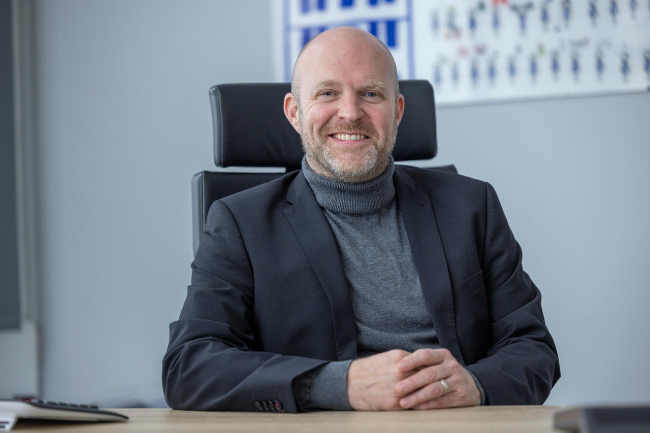 Dr. Florian Löbermann